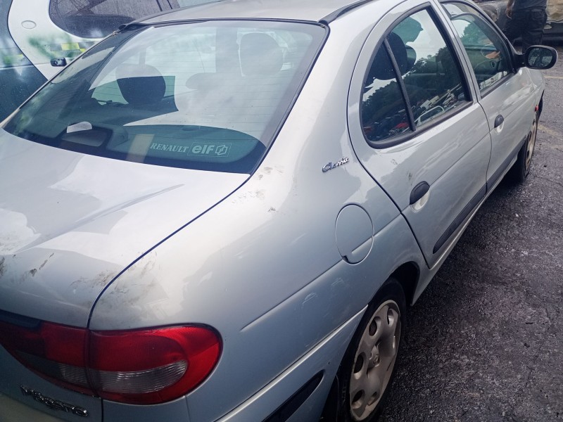 renault megane i classic (la0)(1996) del año 2002
