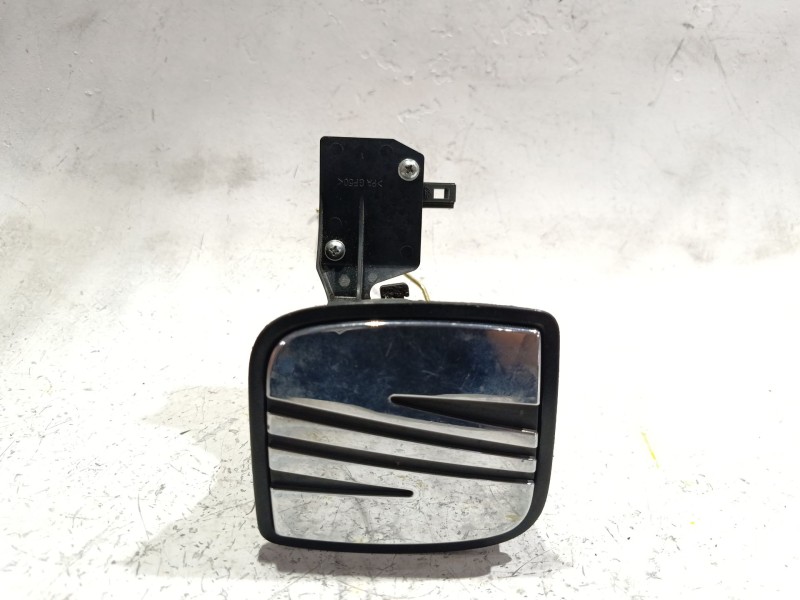 Recambio de maneta exterior porton para seat ibiza iii (6l1) 1.9 tdi referencia OEM IAM 6l6827573  
