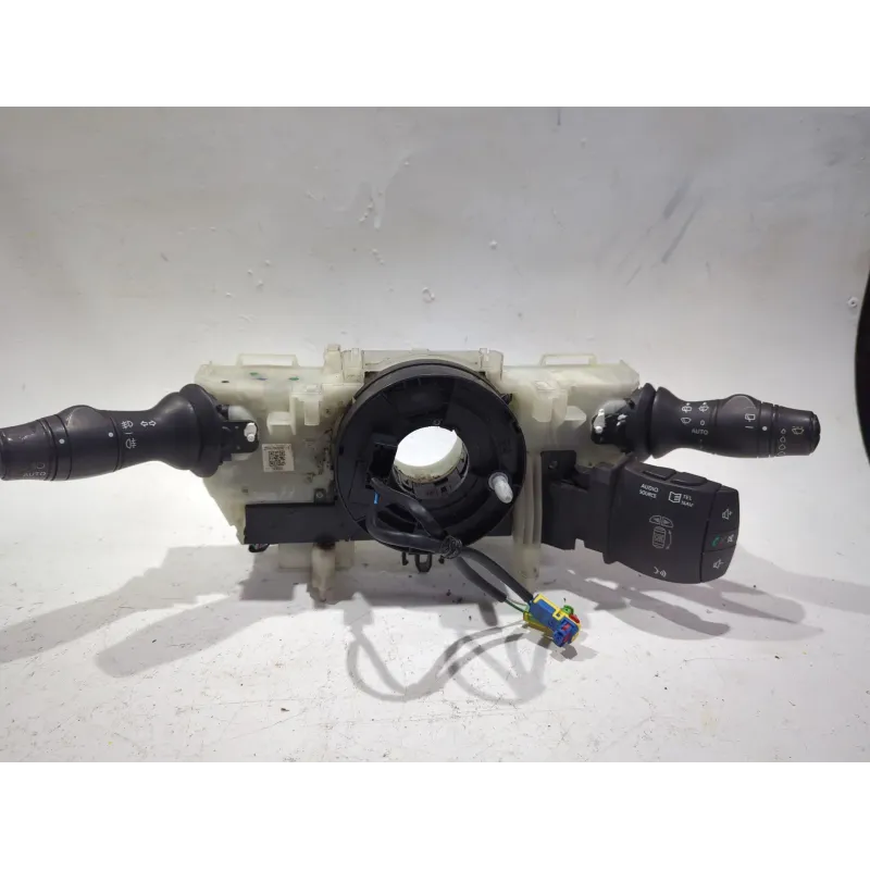 Recambio de mando multifuncion para renault megane iii fastback 1.6 16v referencia OEM IAM 255520014R  