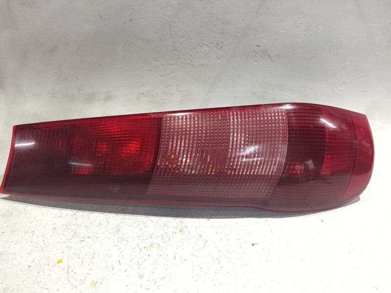 Recambio de piloto trasero izquierdo para fiat punto (176_) 1.2 16v referencia OEM IAM 36510748  