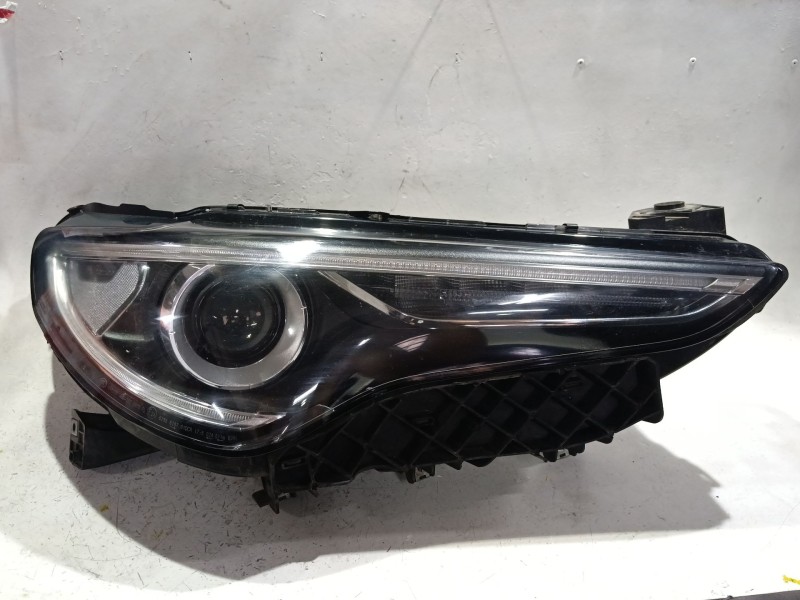 Recambio de faro delantero derecho para alfa romeo stelvio (949_) 2.0 q4 (949.axa2a) referencia OEM IAM 50559297  