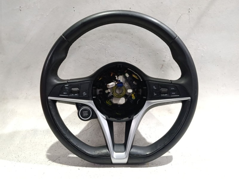 Recambio de volante para alfa romeo stelvio (949_) 2.0 q4 (949.axa2a) referencia OEM IAM 01561477590  
