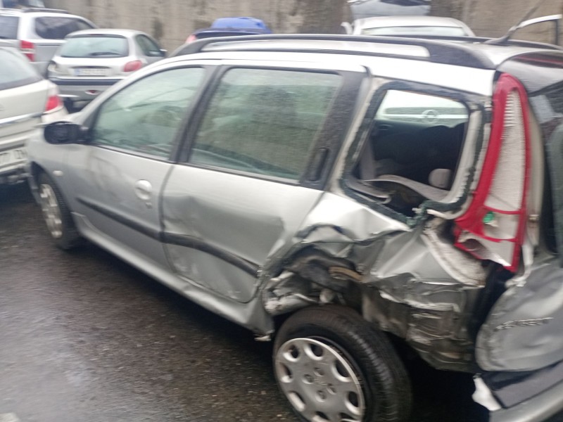 peugeot 206 van del año 2004
