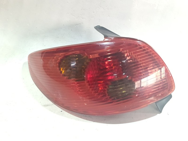 Recambio de piloto trasero izquierdo para peugeot 206 van 1.4 hdi referencia OEM IAM   