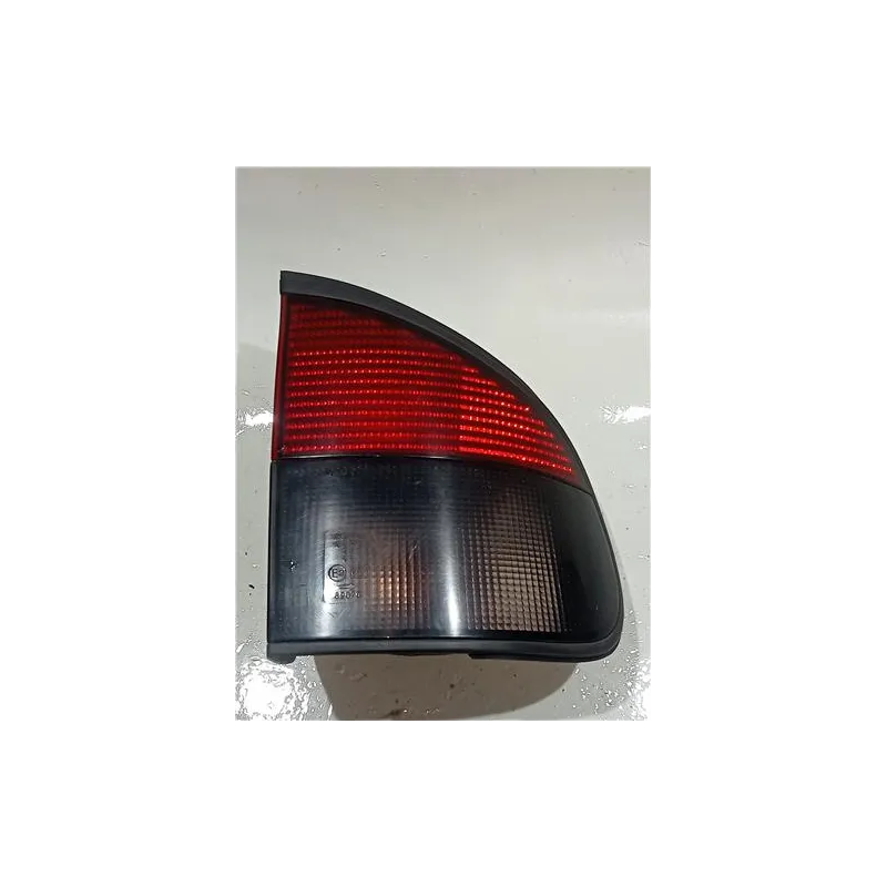 Recambio de piloto trasero derecho para renault safrane (b54)(1994) 2.0 12v (b542, b54e) referencia OEM IAM 7700808304  