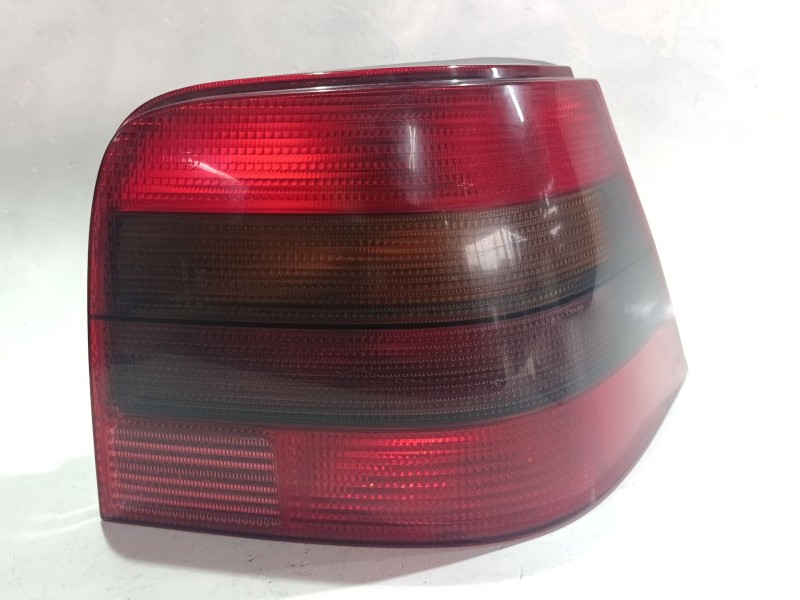 Recambio de piloto trasero derecho para volkswagen golf iv berlina (1j1)(1997) 1.9 tdi referencia OEM IAM 1J6945257  
