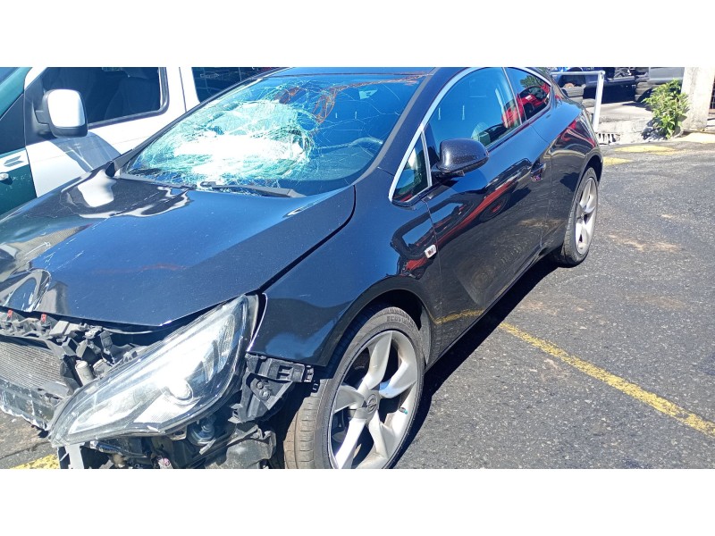 opel astra j gtc del año 2012