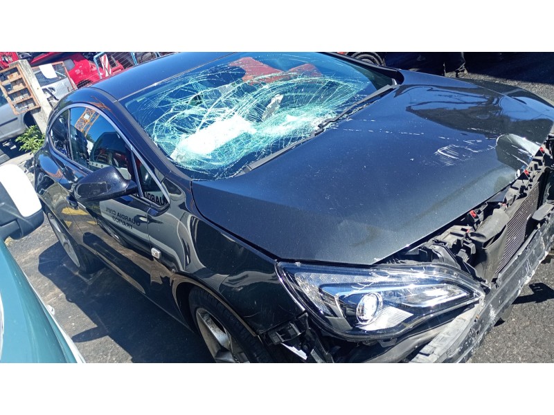 opel astra j gtc del año 2012