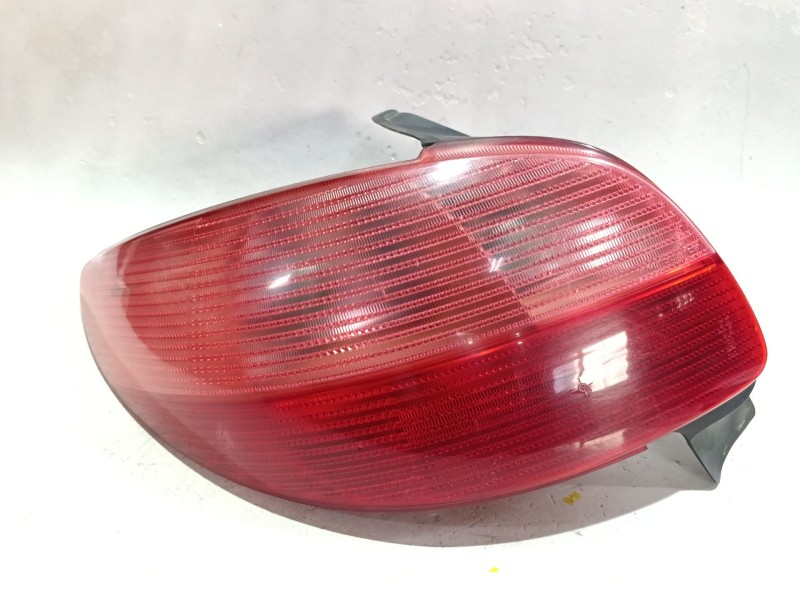 Recambio de piloto trasero izquierdo para peugeot 206 hatchback (2a/c) 1.9 d referencia OEM IAM 2531G  