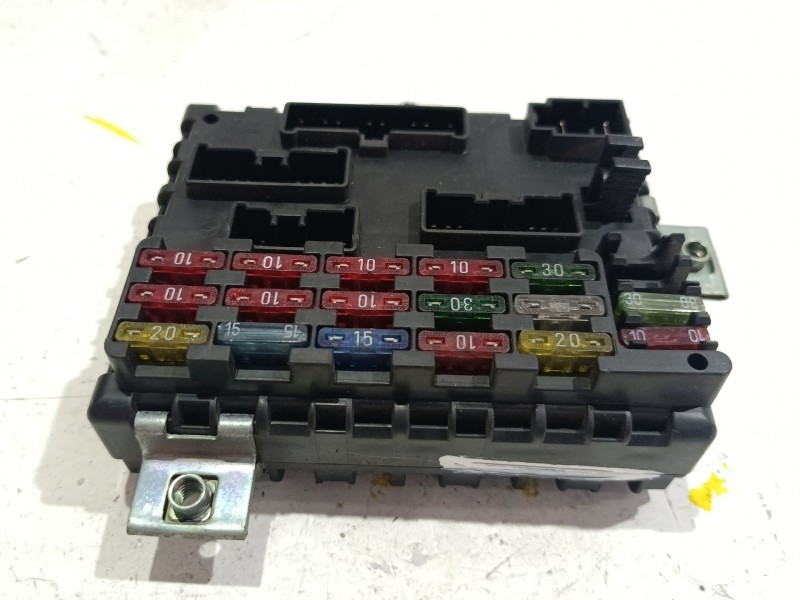 Recambio de caja reles / fusibles para fiat punto (176_) 75 1.2 referencia OEM IAM 7755601  