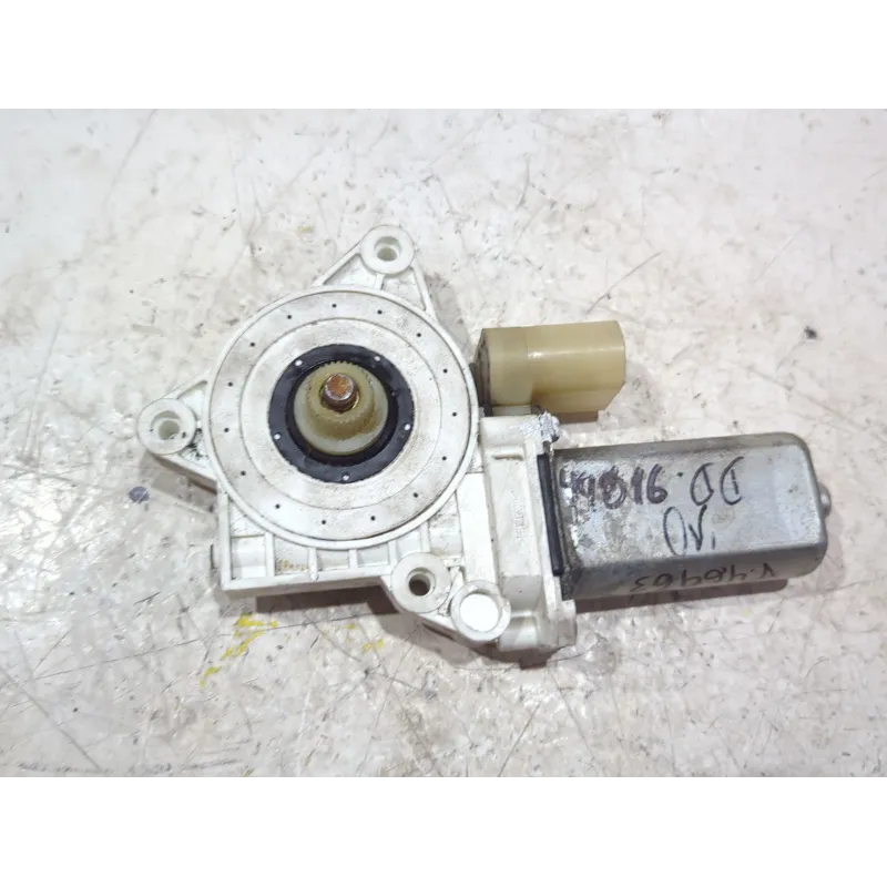 Recambio de motor elevalunas delantero derecho para bmw 1 (e81) 116 d referencia OEM IAM 9030252  