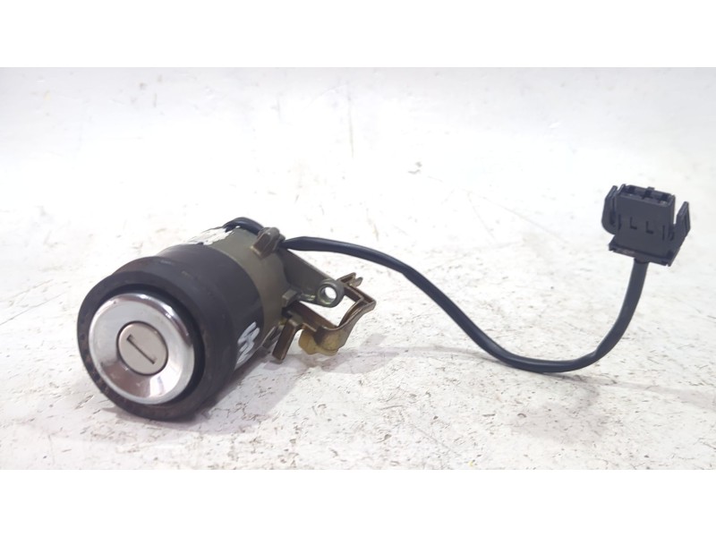 Recambio de bombin porton trasero para audi 80 b4 avant (8c5) 1.9 tdi referencia OEM IAM 4A5862055  