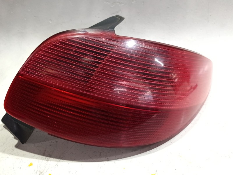 Recambio de piloto trasero derecho para peugeot 206 hatchback (2a/c) 1.9 d referencia OEM IAM 2531D  
