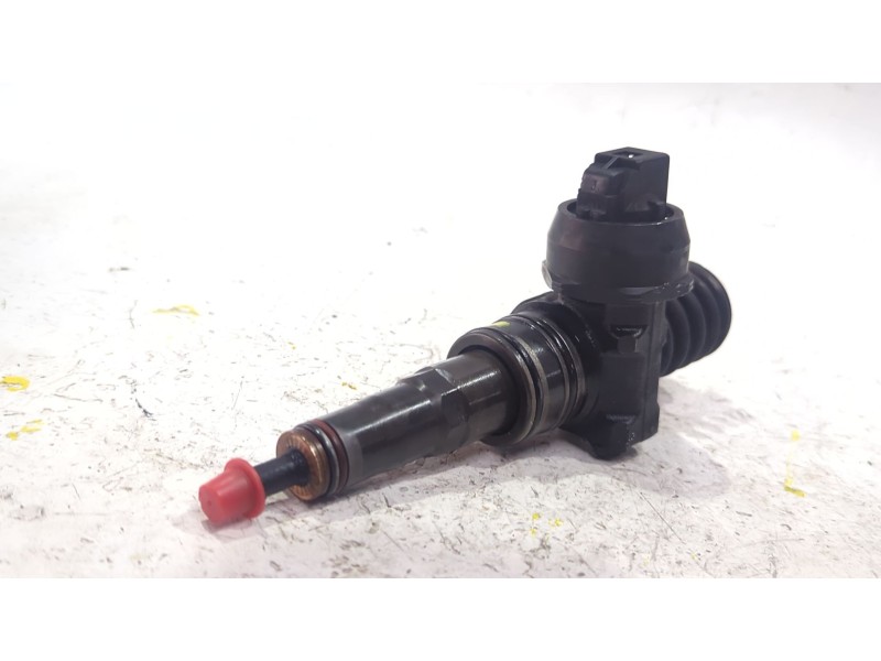 Recambio de inyector para volkswagen passat b6 (3c2) 2.0 tdi referencia OEM IAM 038130073BQ  