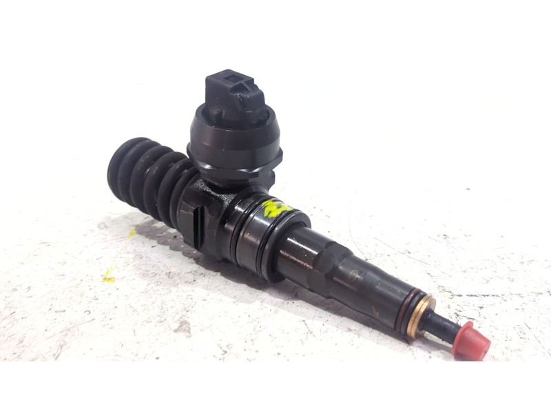 Recambio de inyector para volkswagen passat b6 (3c2) 2.0 tdi referencia OEM IAM 038130073BQ  
