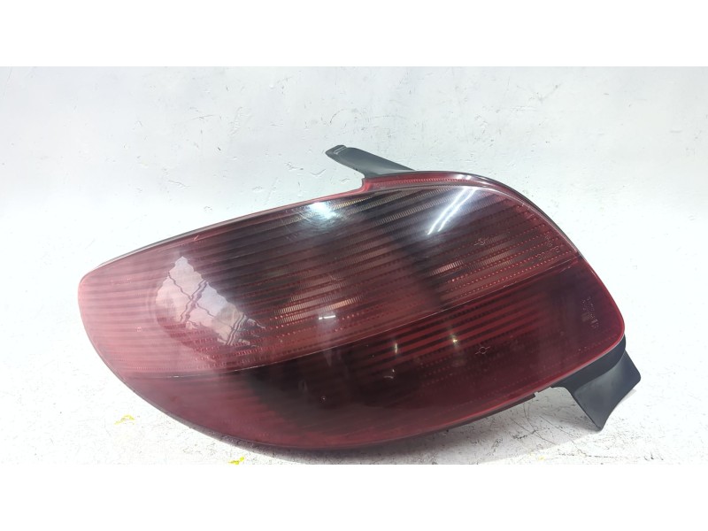 Recambio de piloto trasero izquierdo para peugeot 206 hatchback (2a/c) 2.0 hdi 90 referencia OEM IAM 2531G  