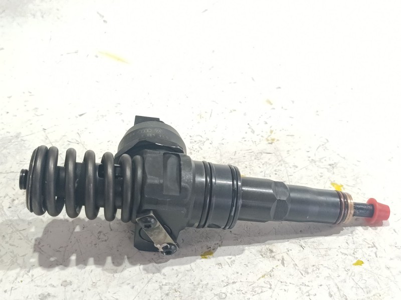 Recambio de inyector para volkswagen golf v (1k1) 1.9 tdi referencia OEM IAM 038130073AG  