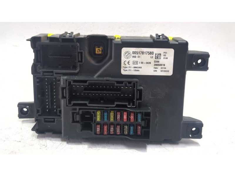 Recambio de caja reles / fusibles para fiat grande punto (199_) 1.9 d multijet referencia OEM IAM 00517817580  