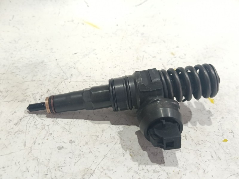 Recambio de inyector para volkswagen golf v (1k1) 1.9 tdi referencia OEM IAM 038130073AG  