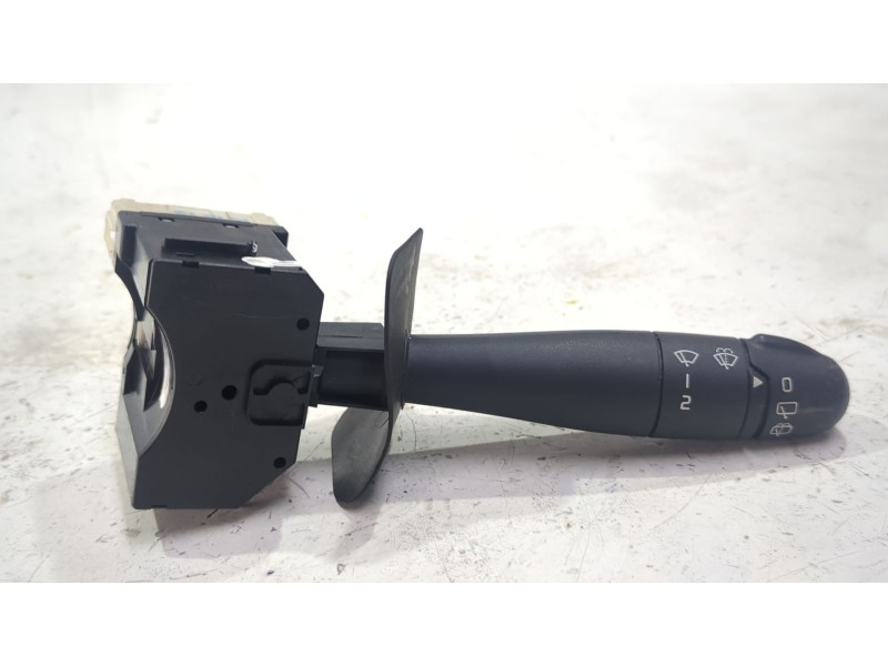 Recambio de mando limpiaparabrisas para renault clio ii (xbo) 1.2 60cv referencia OEM IAM   