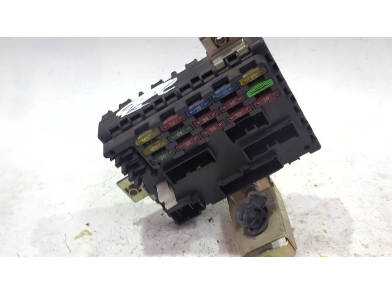 Recambio de caja reles / fusibles para fiat punto (176_) 75 1.2 referencia OEM IAM 7755601  