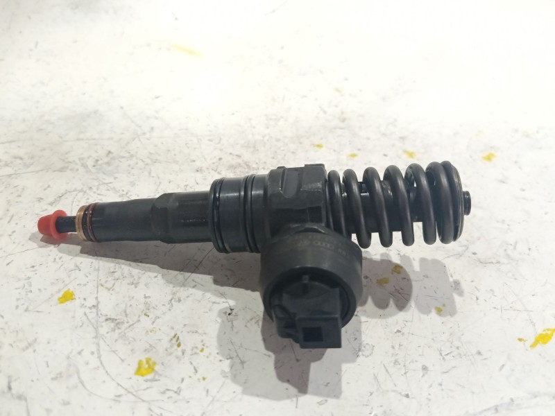 Recambio de inyector para volkswagen golf v (1k1) 1.9 tdi referencia OEM IAM 038130073AG  