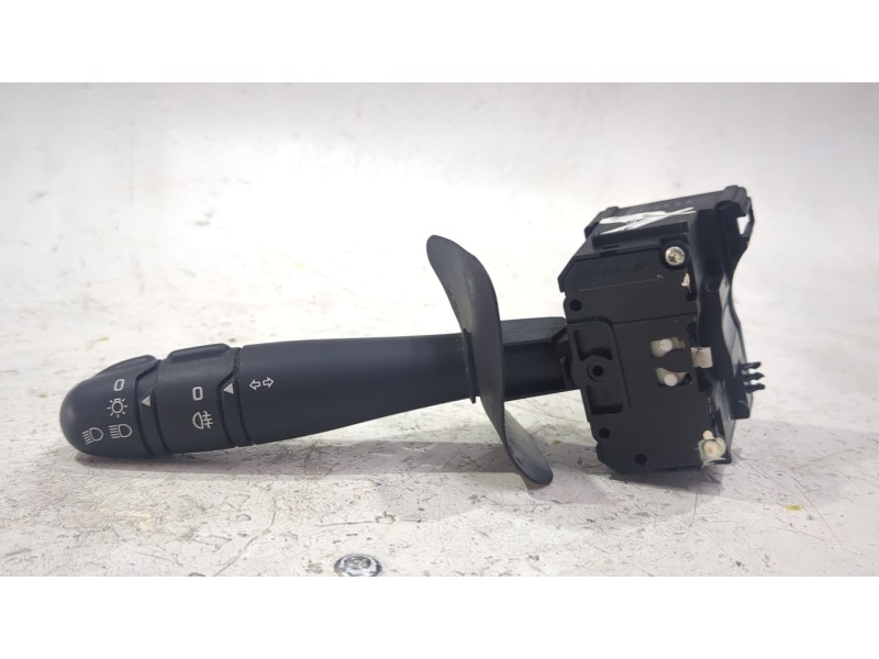 Recambio de mando intermitentes para renault clio ii (xbo) 1.2 60cv referencia OEM IAM   