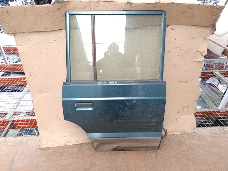 Recambio de puerta trasera derecha para ssangyong family 2.5 d 68cv referencia OEM IAM   