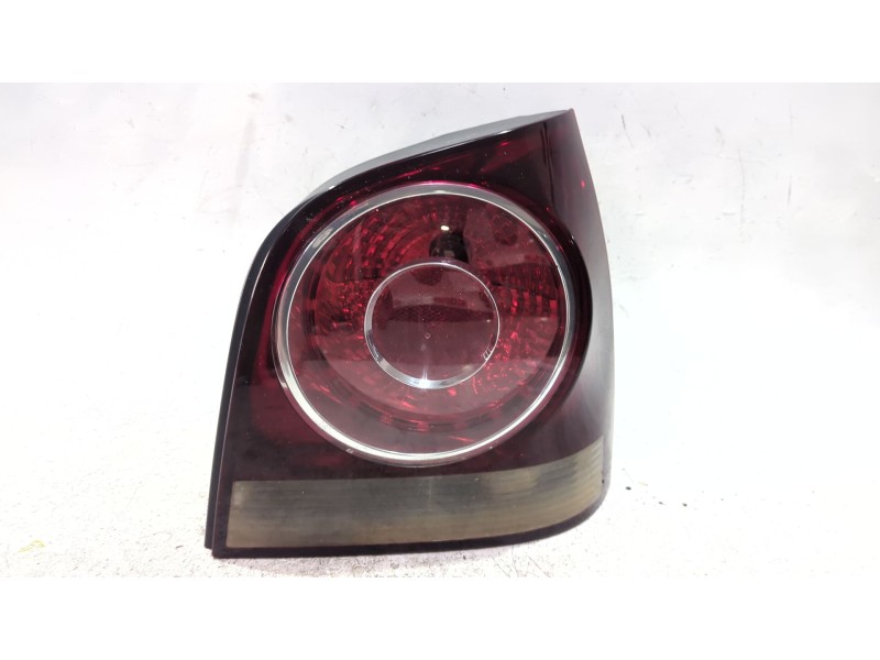 Recambio de piloto trasero derecho para volkswagen polo iv (9n_, 9a_) 1.2 referencia OEM IAM 965352  