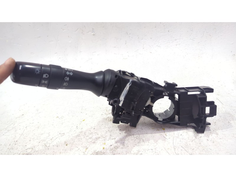 Recambio de mando intermitentes para toyota yaris (_p9_) 1.4 d-4d (nlp90_) referencia OEM IAM 17F001  