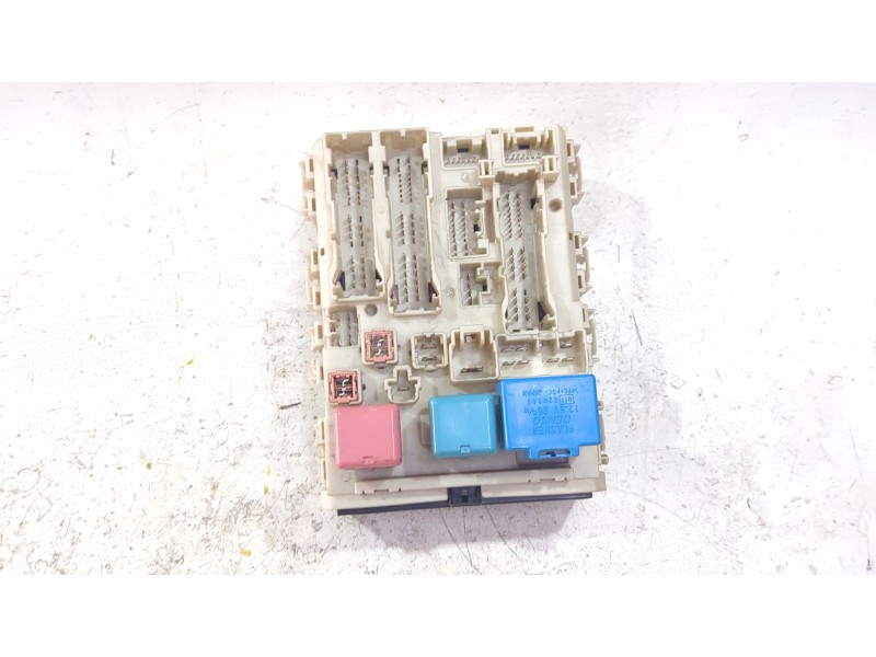 Recambio de caja reles / fusibles para toyota yaris (_p9_) 1.4 d-4d (nlp90_) referencia OEM IAM 827300D290  