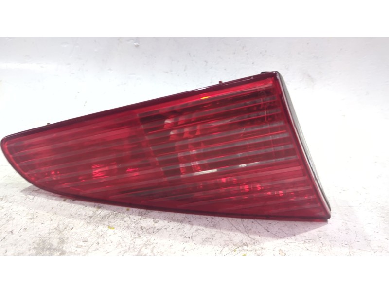 Recambio de piloto porton trasero izquierdo para peugeot 607 (9d, 9u) 2.2 hdi referencia OEM IAM 2543G  