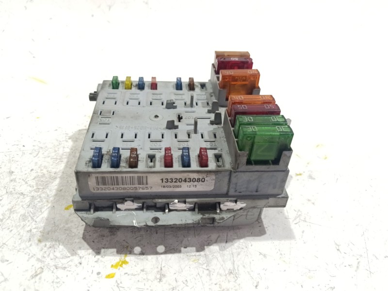 Recambio de caja reles / fusibles para citroën jumper furgón 2.2 hdi 100 referencia OEM IAM 1332043080  