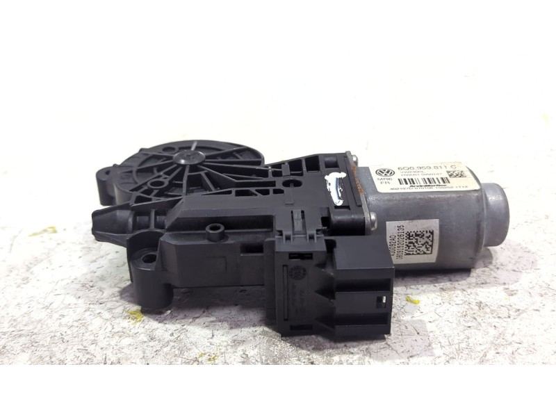 Recambio de motor elevalunas trasero izquierdo para volkswagen polo iv (9n_, 9a_) 1.2 referencia OEM IAM 6Q0959811C  