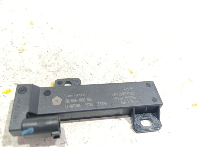 Recambio de antena para jeep compass (mp, m6, mv, m7) 1.4 multiair 4x4 referencia OEM IAM 68051315AB  
