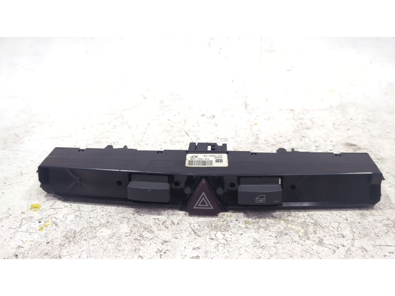 Recambio de boton emergencia para opel astra h (a04) 1.4 lpg (l48) referencia OEM IAM 03758075  