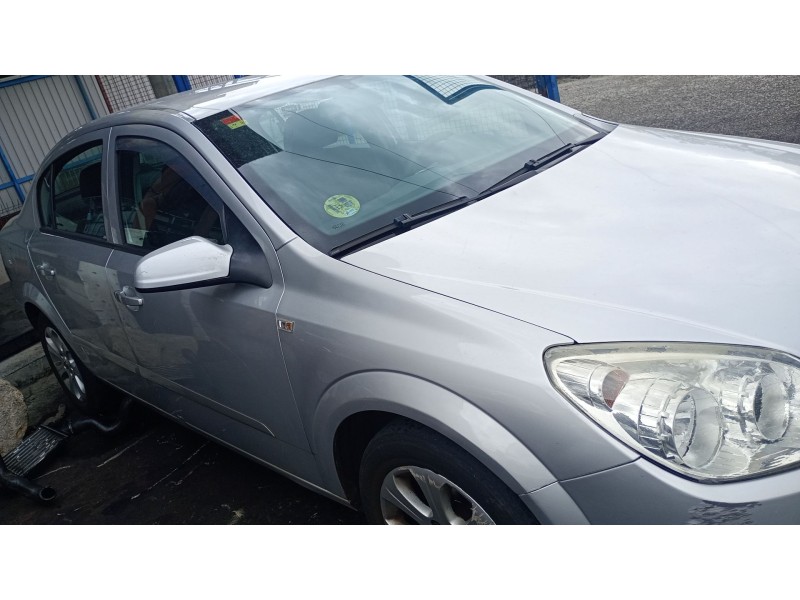 OPEL ASTRA H SEDÁN (A04)