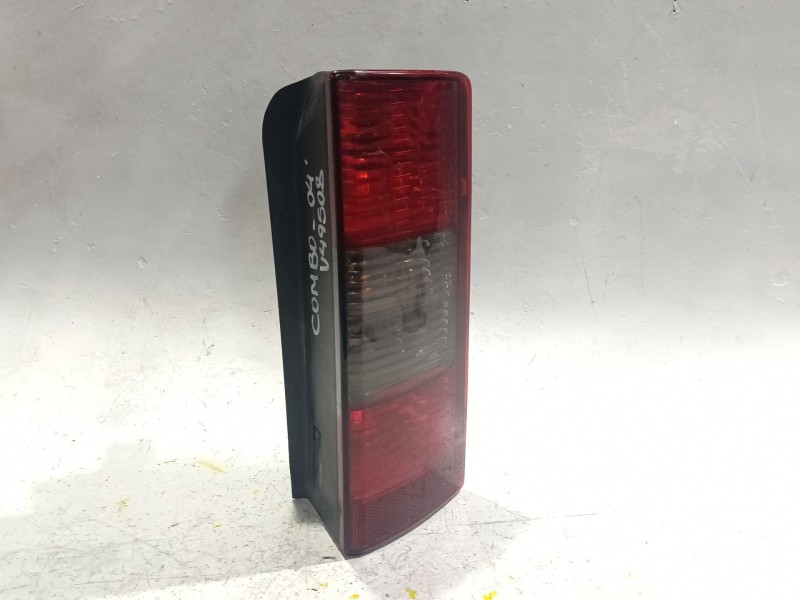 Recambio de piloto trasero derecho para opel combo tour 1.7 dti 16v referencia OEM IAM e95302  