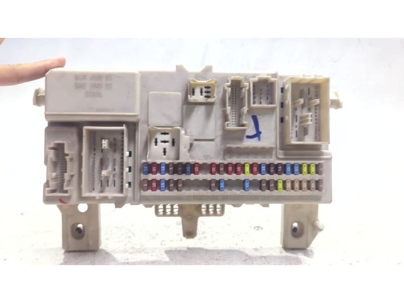 Recambio de caja reles / fusibles para volvo v50 familiar (2004) 1.6 d referencia OEM IAM 30728906  