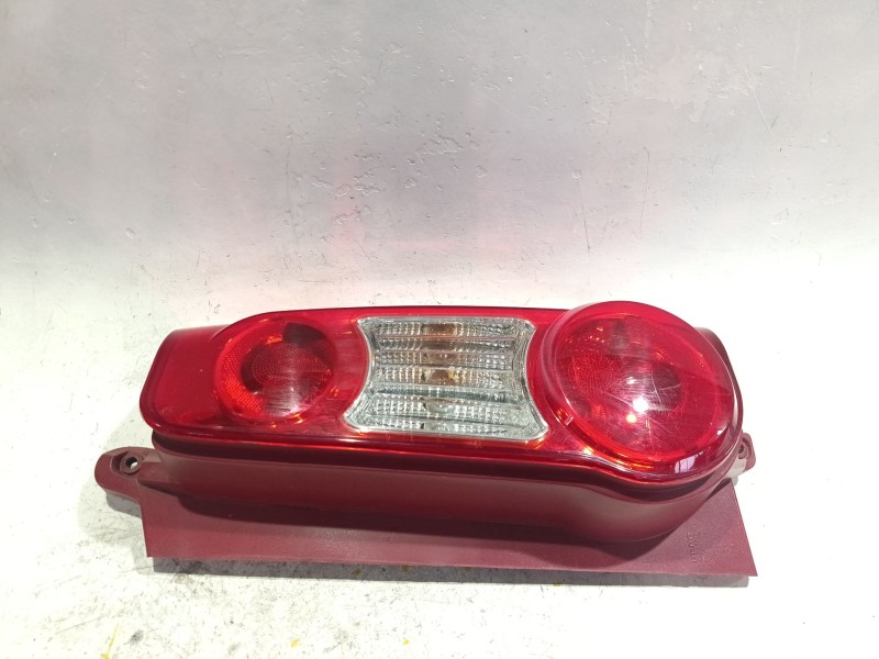 Recambio de piloto trasero derecho para peugeot partner furgoneta/monovolumen 1.6 hdi referencia OEM IAM 04811194  
