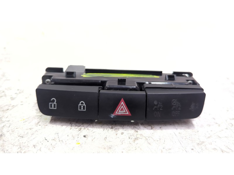 Recambio de boton emergencia para opel insignia a (g09) 2.0 cdti (68) referencia OEM IAM 13324594  