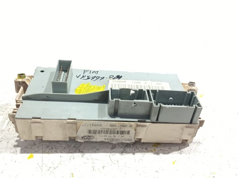 Recambio de caja reles / fusibles para fiat stilo (192)(2001) 1.9 jtd (192_xe1a) referencia OEM IAM 51715858  
