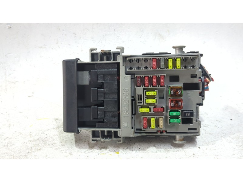 Recambio de caja reles / fusibles para opel insignia a (g09) 2.0 cdti (68) referencia OEM IAM 13222786  