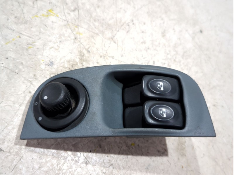Recambio de mando elevalunas delantero izquierdo para renault megane i classic (la0/1_) 1.9 d (la0a, la0u, la0r) referencia OEM 