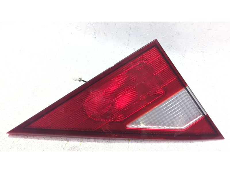 Recambio de piloto porton trasero izquierdo para ssangyong rodius i 2.7 xdi referencia OEM IAM   
