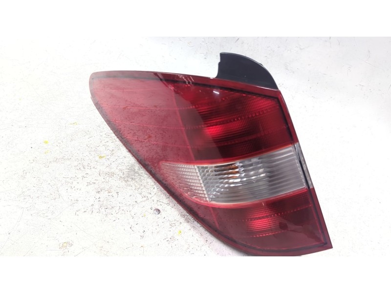 Recambio de piloto trasero izquierdo para ssangyong rodius i 2.7 xdi referencia OEM IAM 8360121  