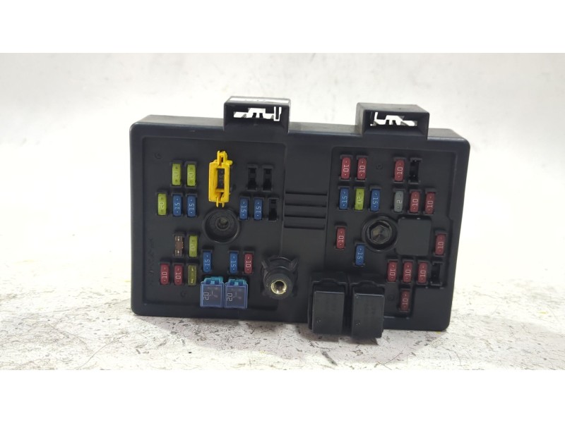 Recambio de caja reles / fusibles para chevrolet captiva (c100, c140) 2.0 d 4wd referencia OEM IAM 96821082  