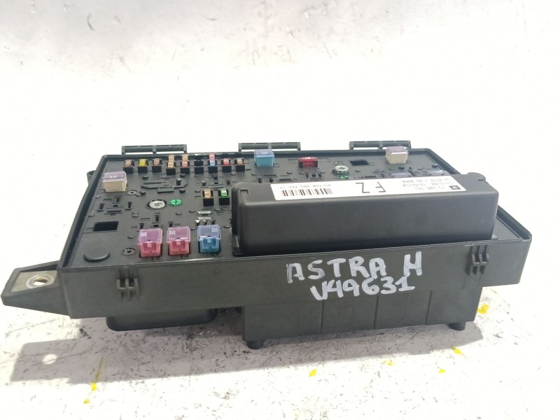 Recambio de caja reles / fusibles para opel astra h (a04) 1.7 cdti (l48) referencia OEM IAM 13205783  