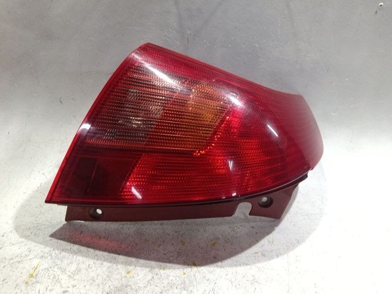 Recambio de piloto trasero izquierdo para suzuki swift iii (sg) 1.3 referencia OEM IAM 0K50  