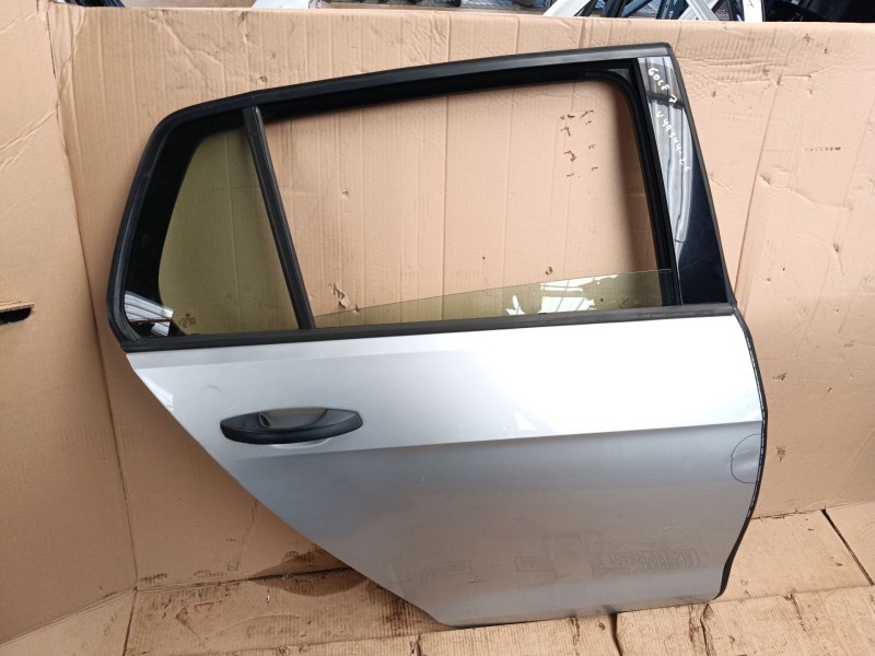 PUERTA TRASERA DERECHA 